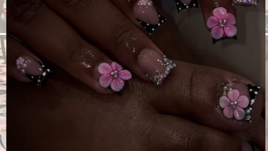 LUXE NAILS beauty bar logo