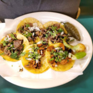 Beto's Restaurants logo